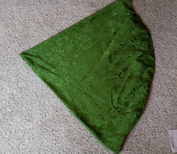 tablecloth folded in quarters for overskirt