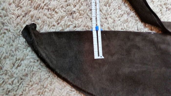 Cutting the sleeve in 2" strips.