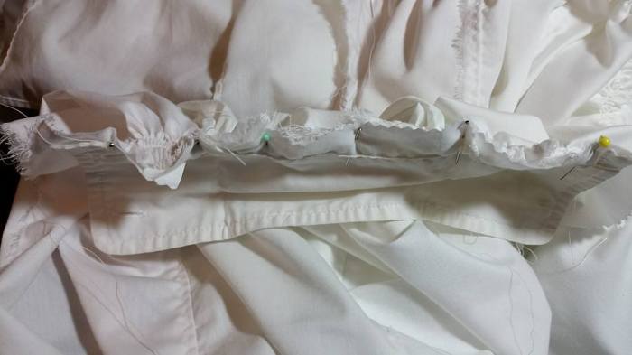 sleeve gathered to the cuff