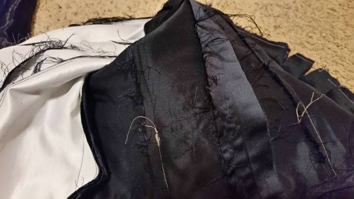 lots of raveling threads!  better leave the lining in.