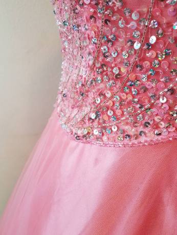 dip in the drong, and beads at the waist