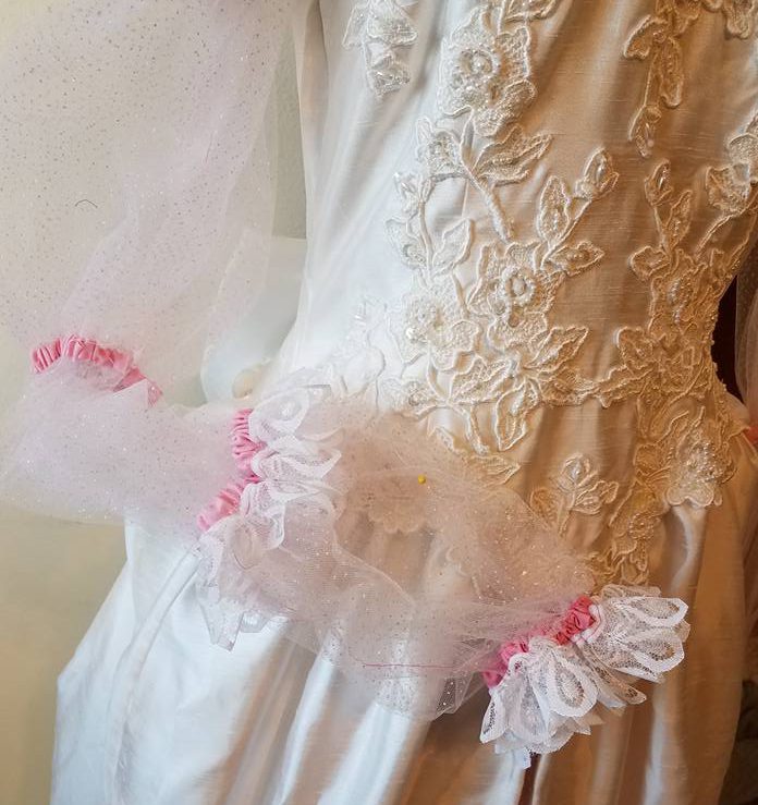 sleeve with lace  and pink bias tape