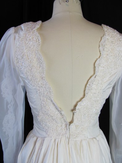 back of dress, unable to get zipper up, evidence of button loops and one button