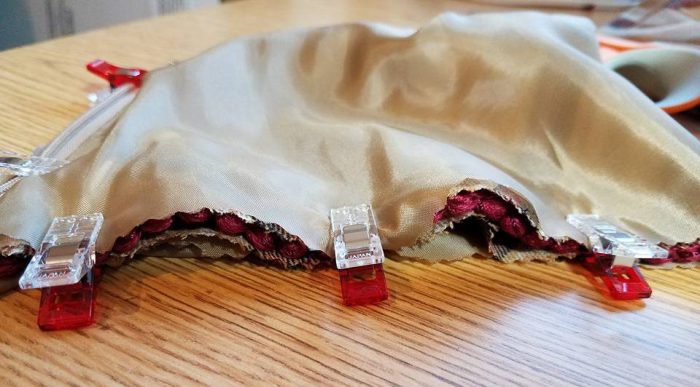 sandwiching the layers to insert the fringe into the reticule