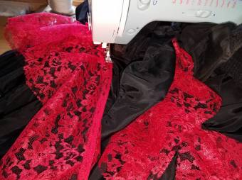 squish gathering lace between the ruffle tiers